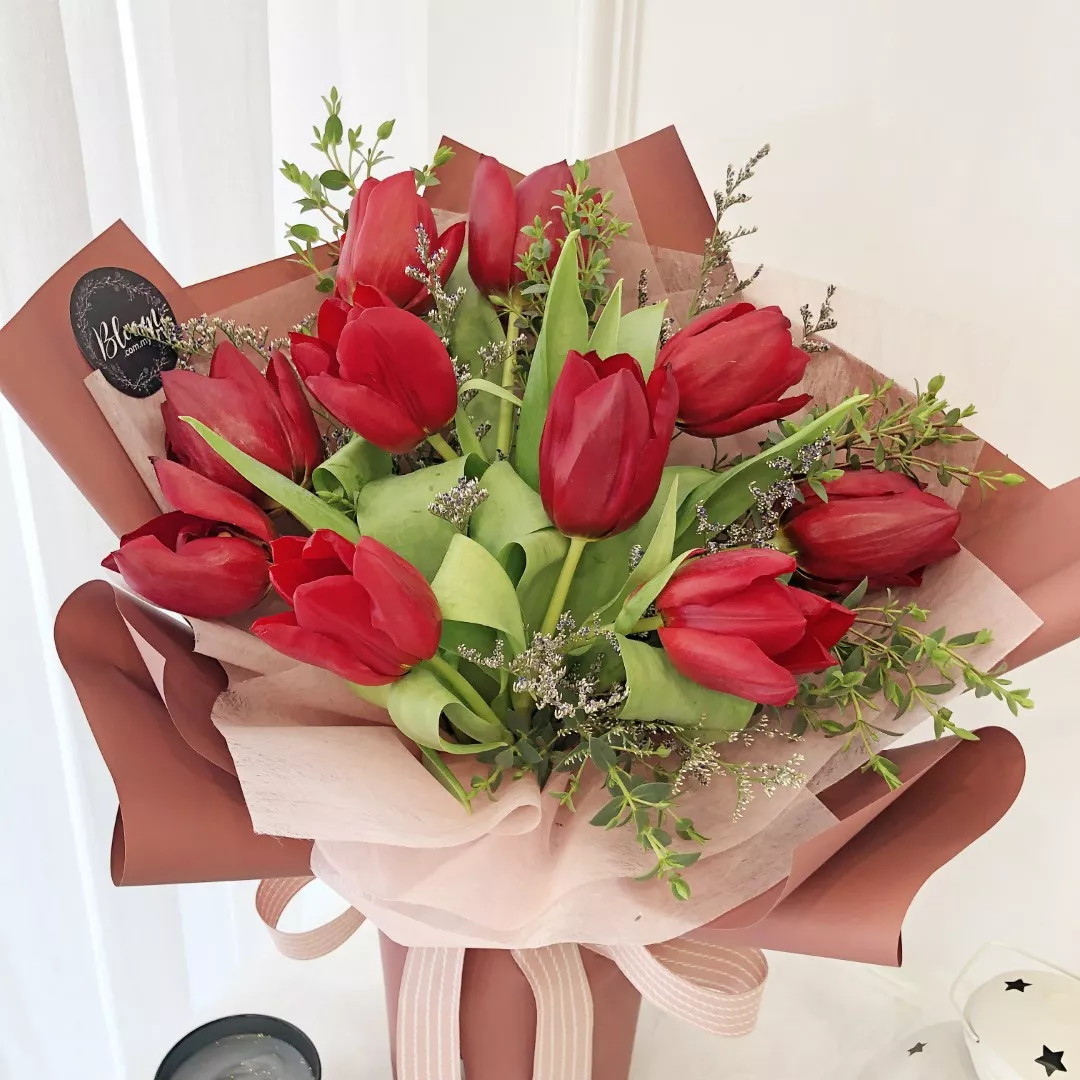 Tulip Hand Bouquet 19