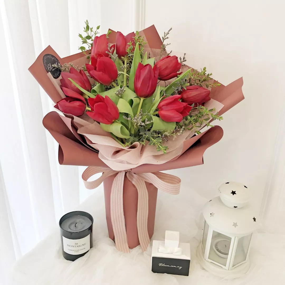 Tulip Hand Bouquet 19