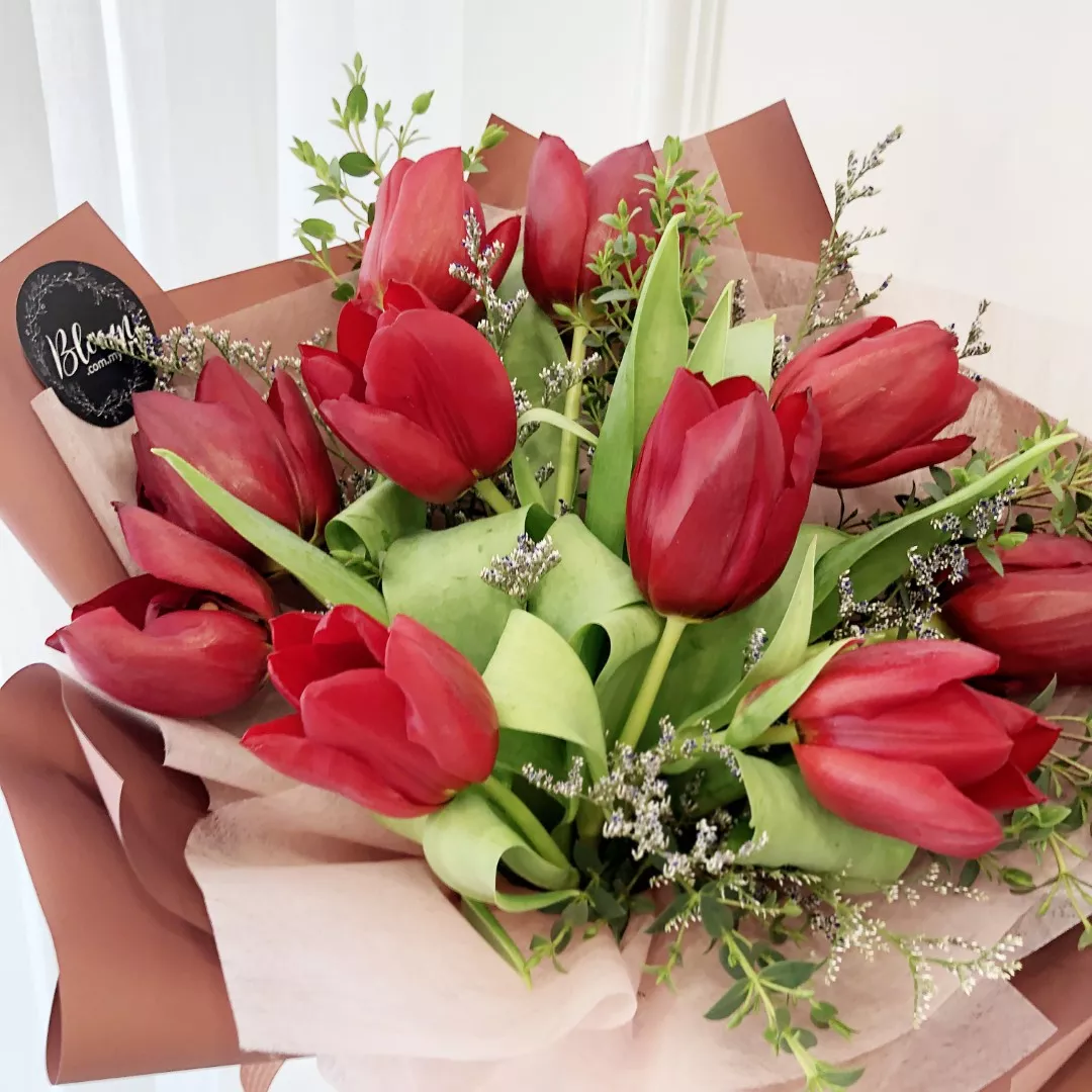 Tulip Hand Bouquet 19