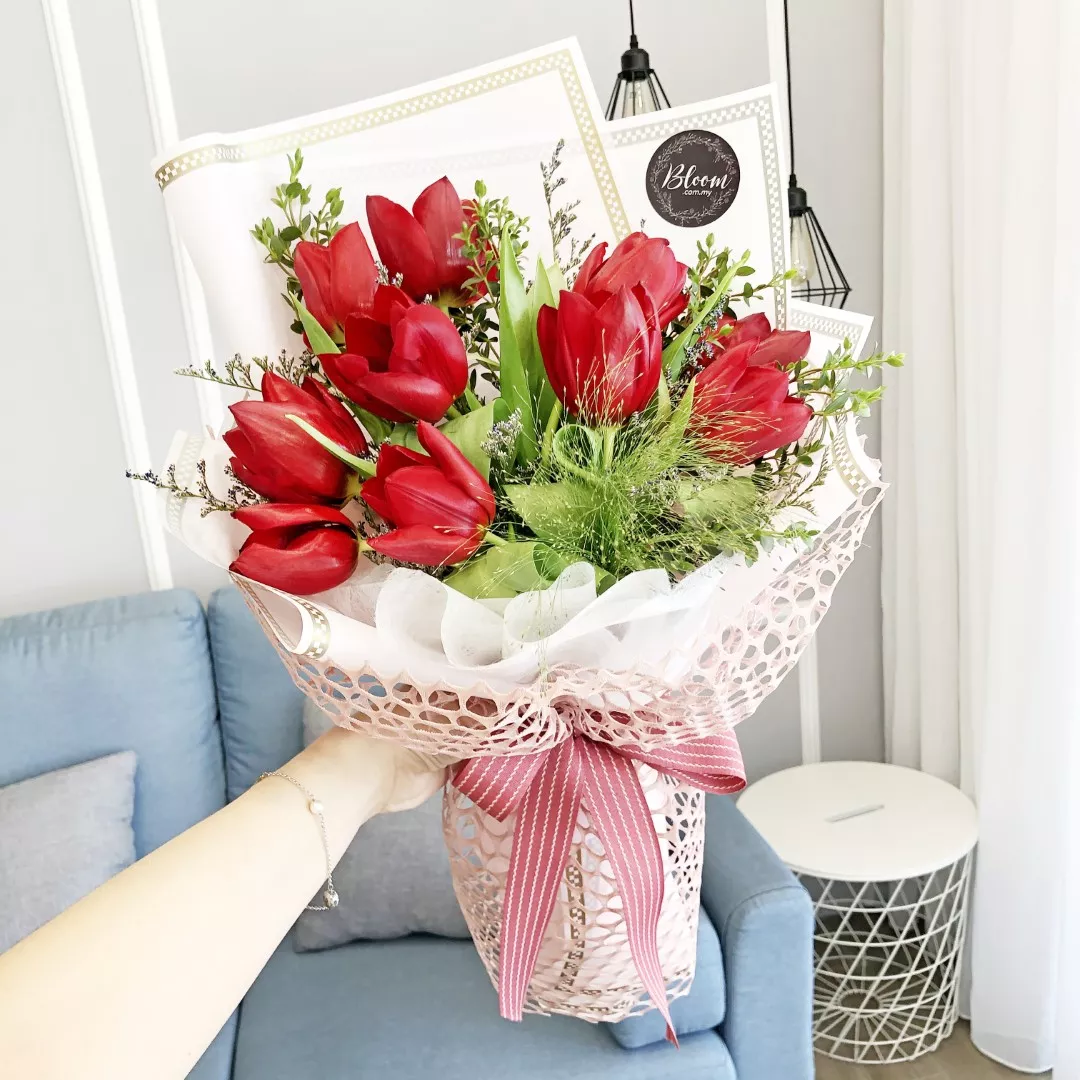 Tulip Hand Bouquet 21