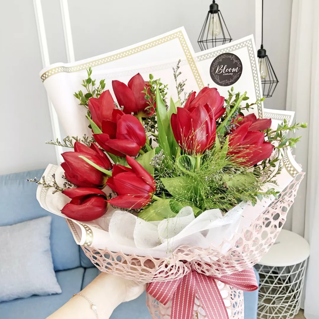 Tulip Hand Bouquet 21