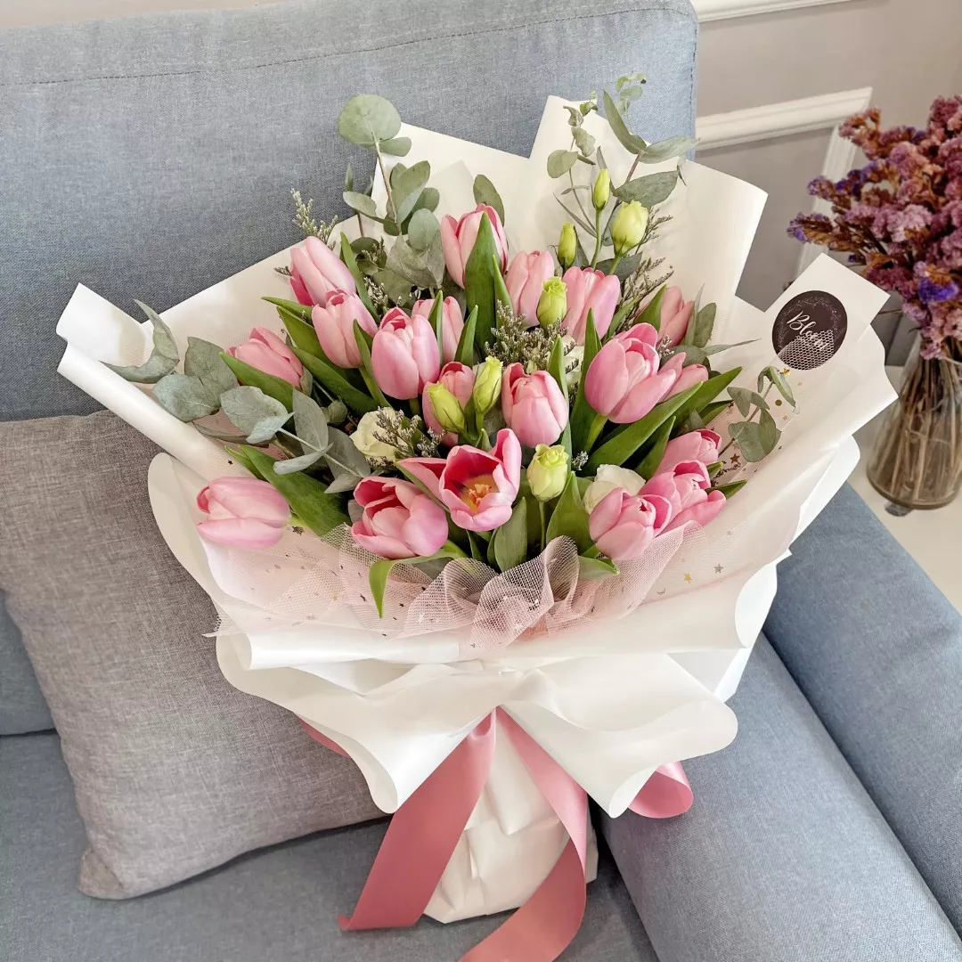 Tulip Hand Bouquet 22