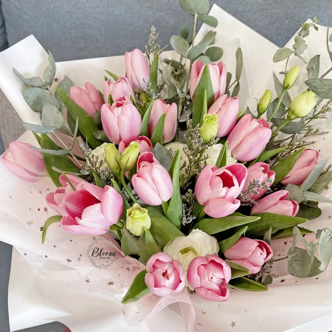 Tulip Hand Bouquet 22