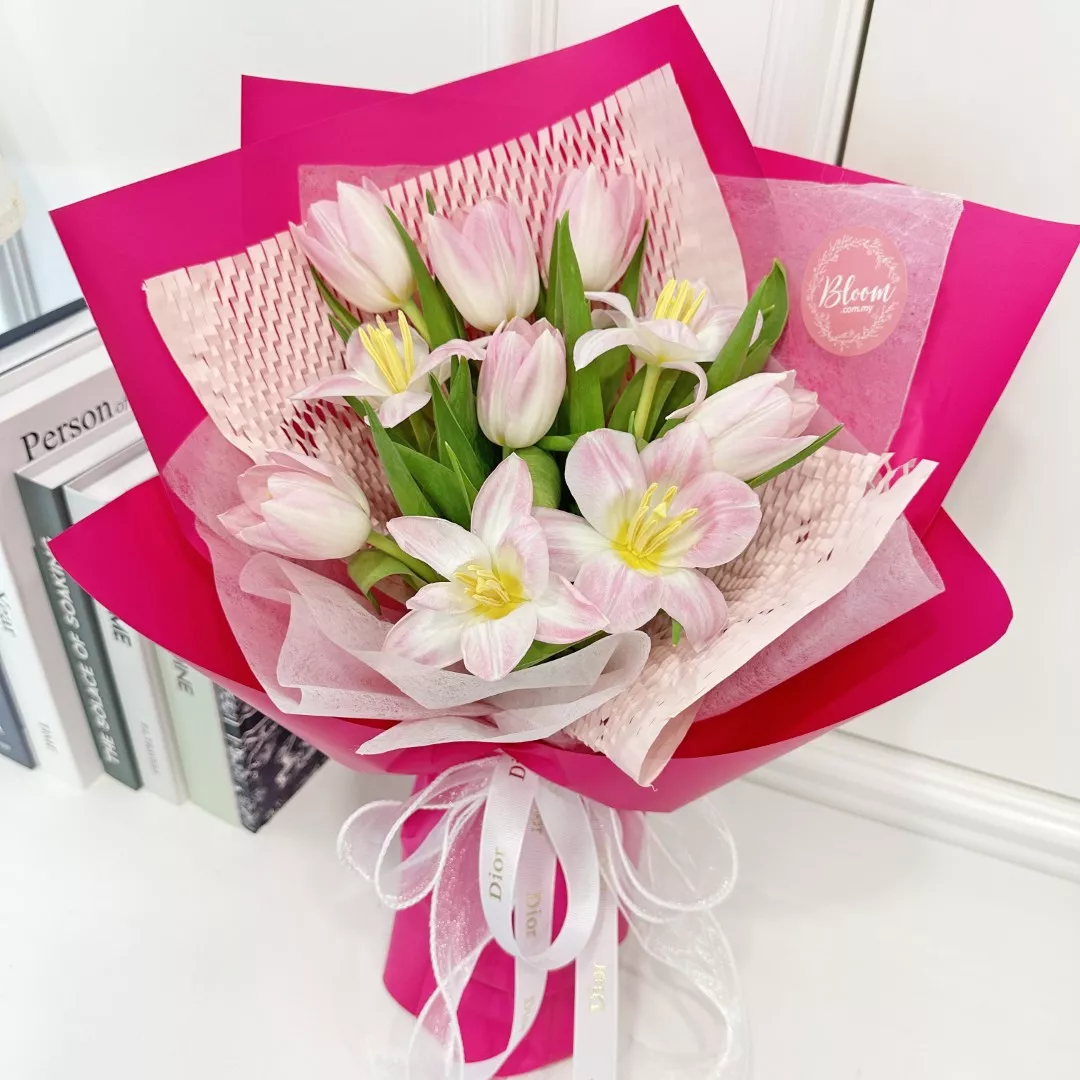 Tulip Hand Bouquet 26