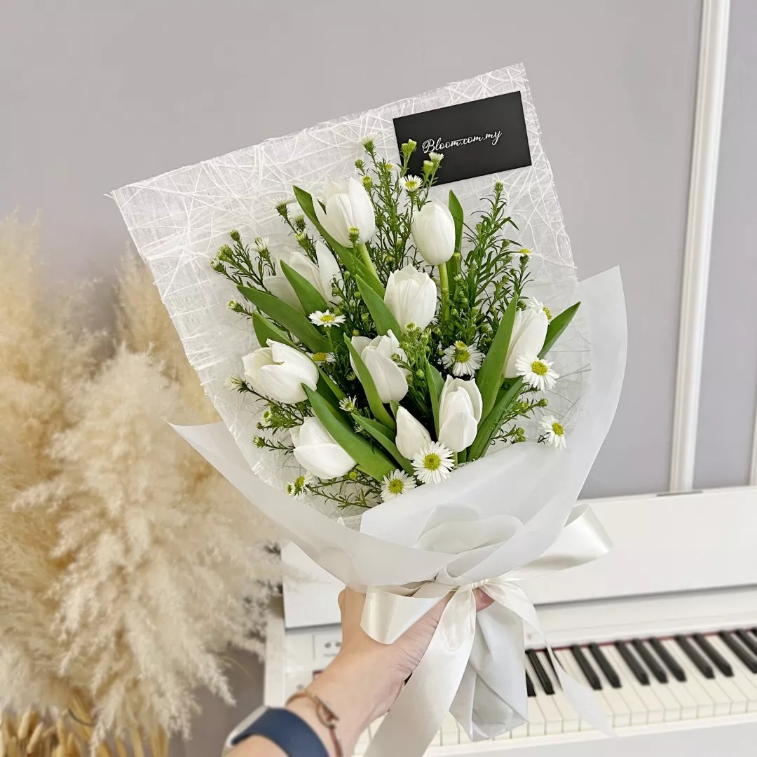 Tulip Hand Bouquet 25