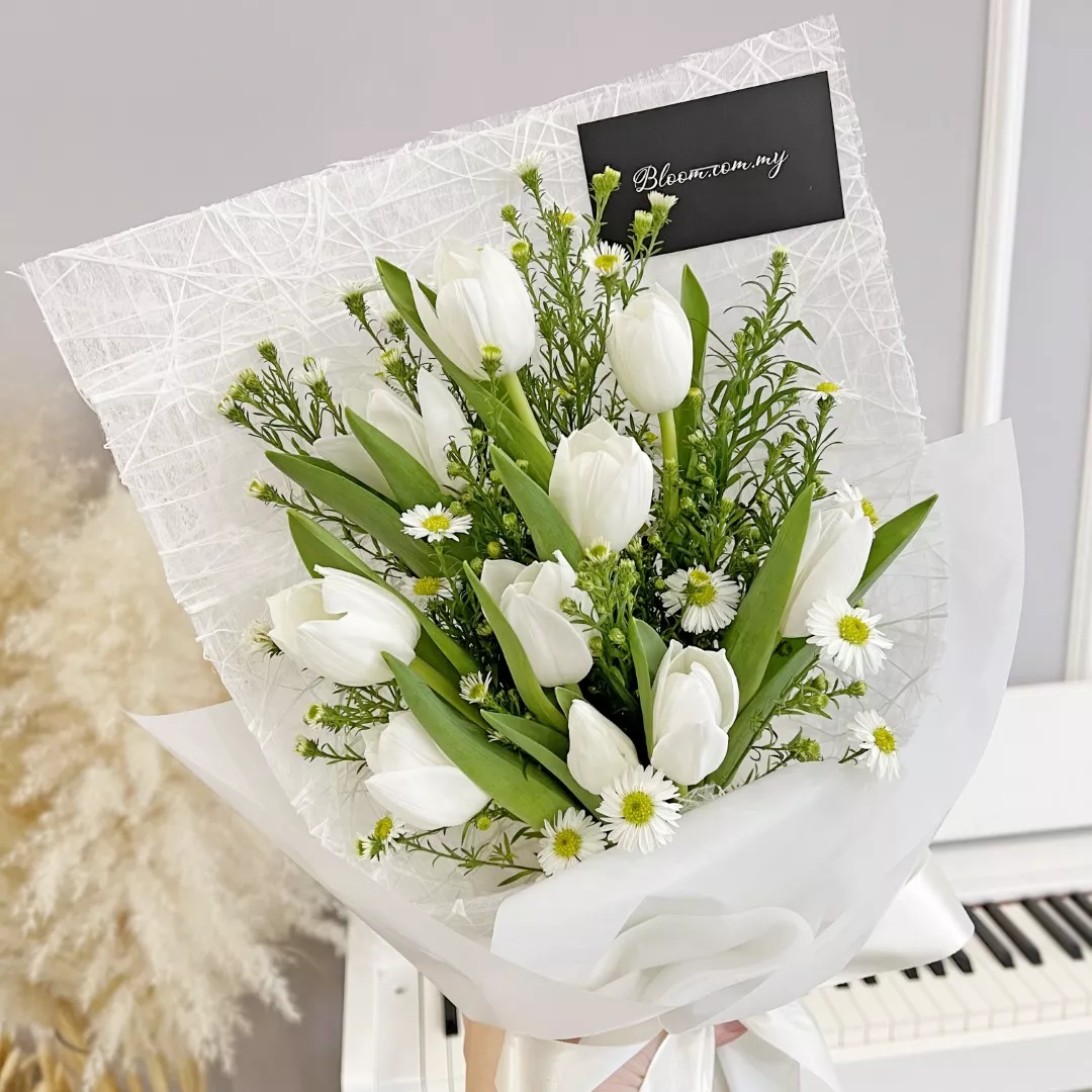 Tulip Hand Bouquet 25