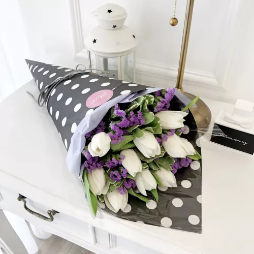 Tulip Hand Bouquet 27