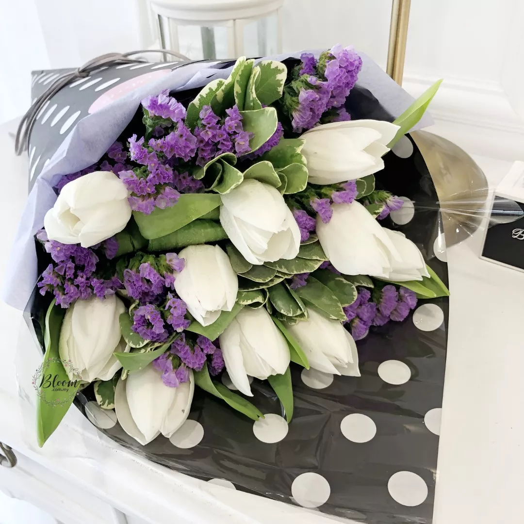 Tulip Hand Bouquet 27