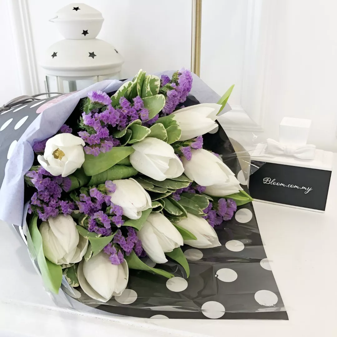 Tulip Hand Bouquet 27