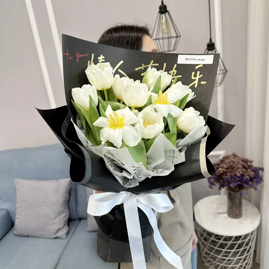 Tulip Hand Bouquet 28