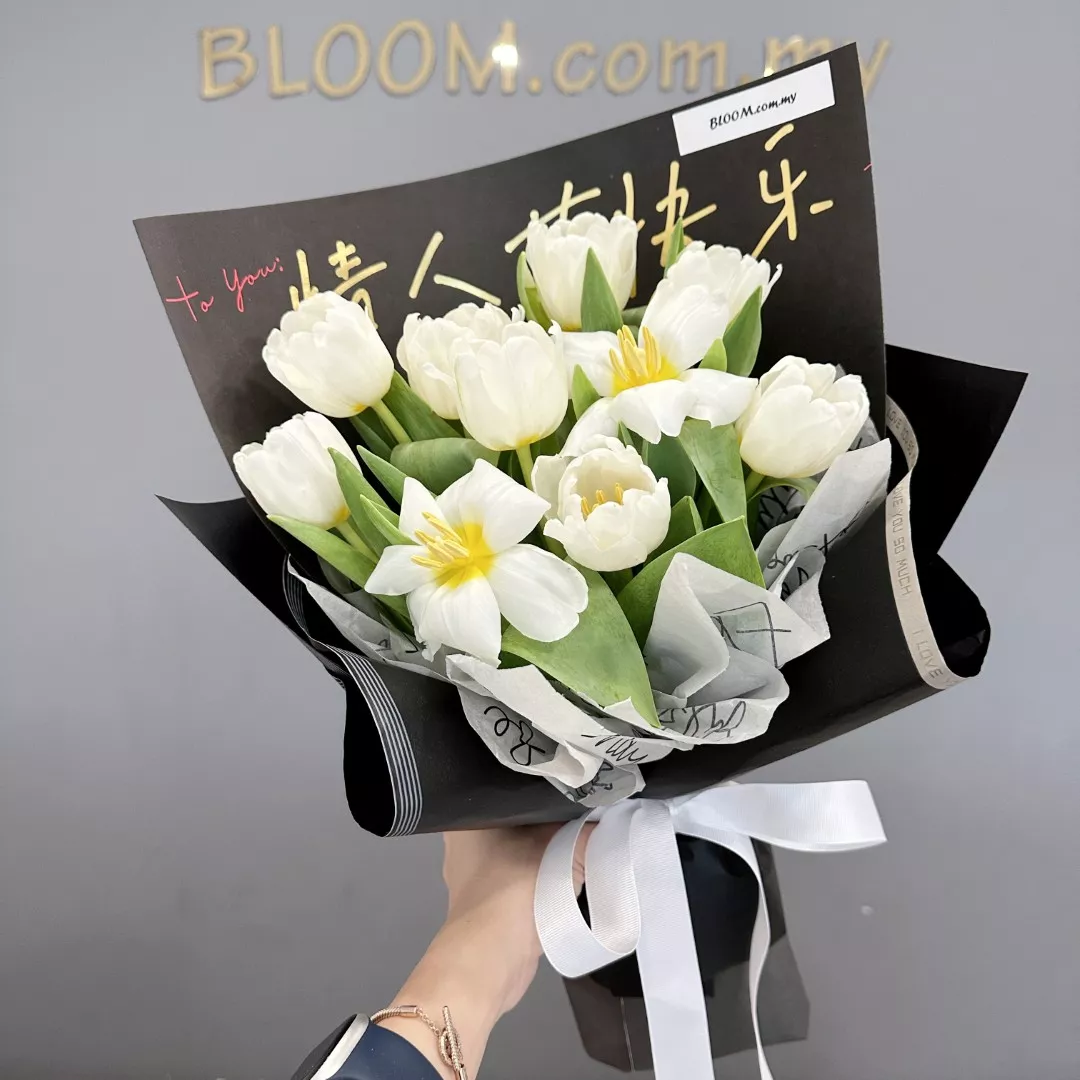 Tulip Hand Bouquet 28