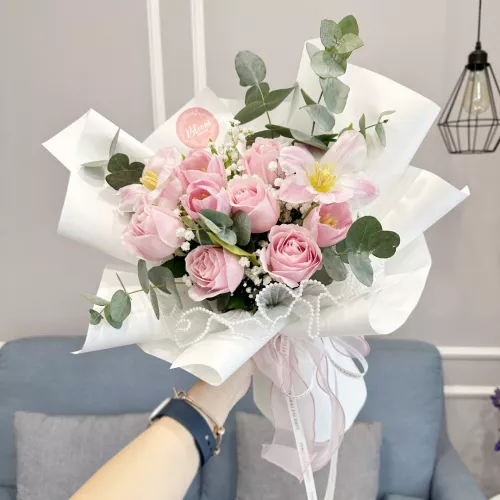 Tulip Hand Bouquet 29