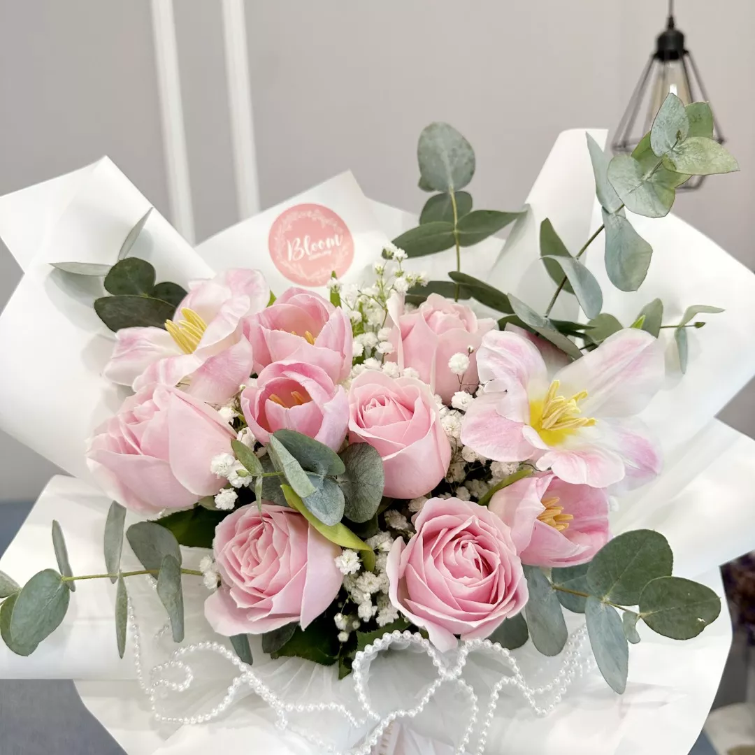 Tulip Hand Bouquet 29