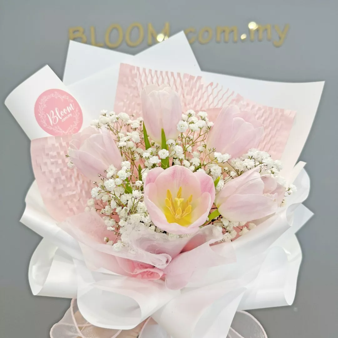 Tulip Hand Bouquet 30