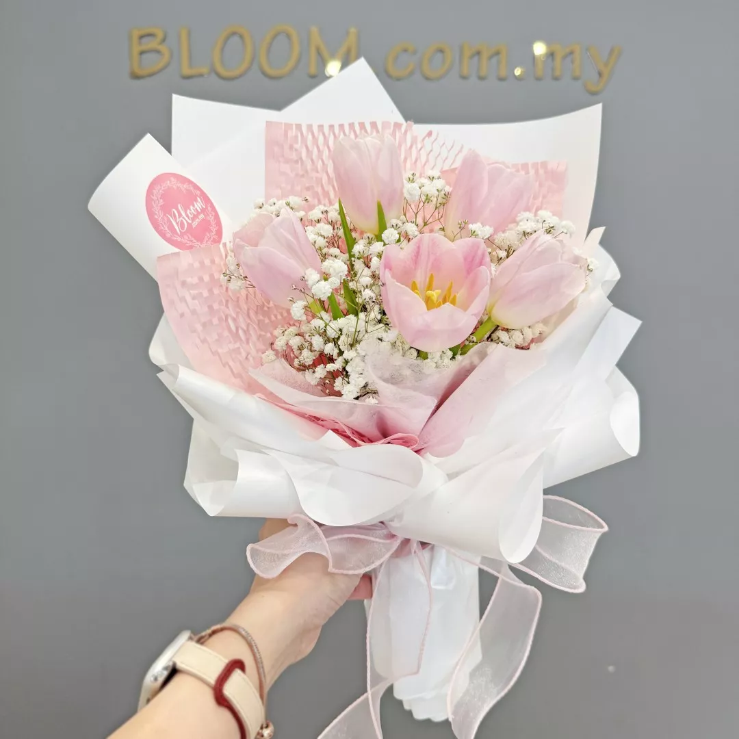 Tulip Hand Bouquet 30