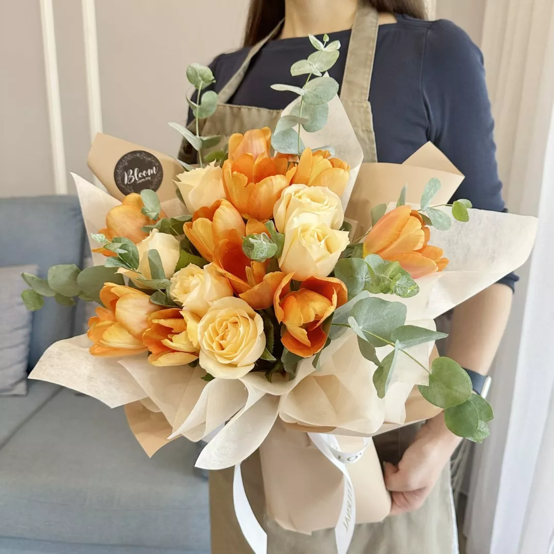 Tulip Hand Bouquet 31