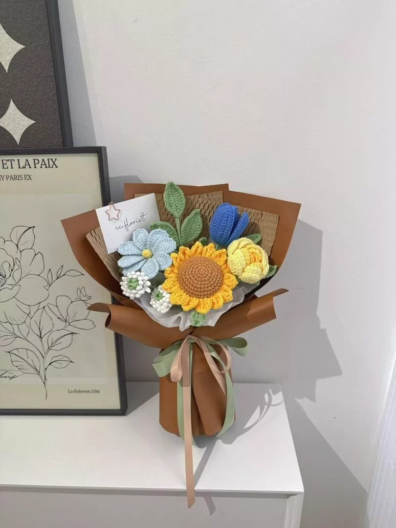 S size Sunflower Crochet Bouquet