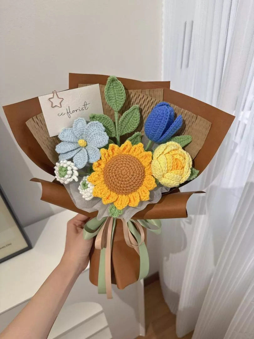 S size Sunflower Crochet Bouquet