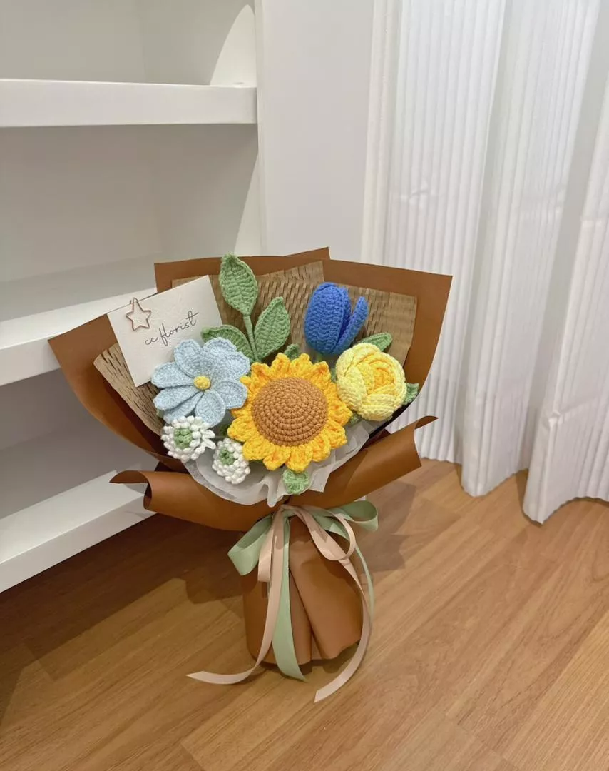 S size Sunflower Crochet Bouquet