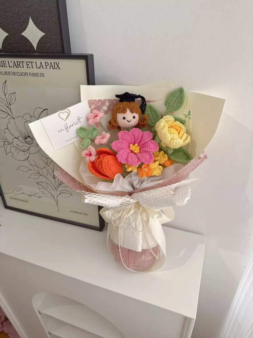 Graduation Doll Crochet Bouquet