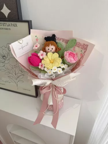 Graduation Doll Crochet Bouquet