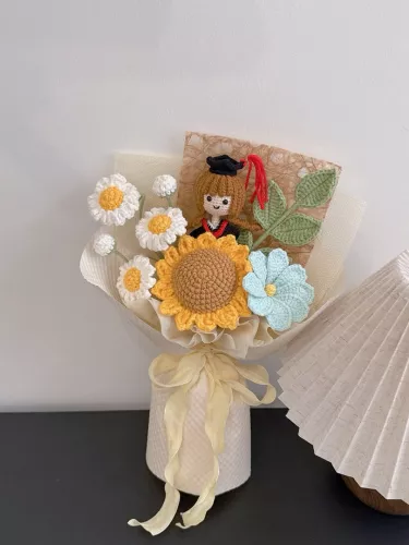 S Size Graduation Doll Crochet Bouquet