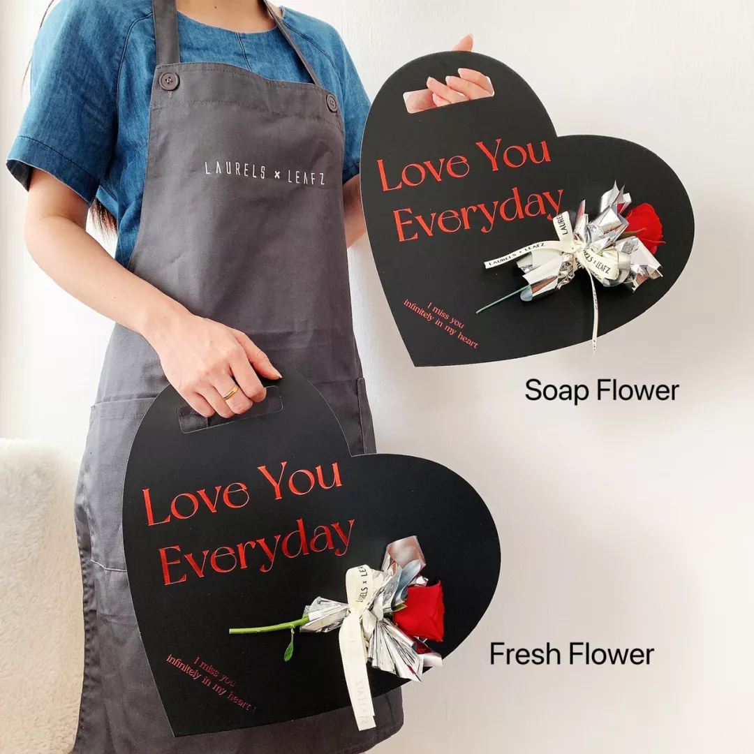 520 Love Black Card Bouquet (Fresh / Soap Flower)