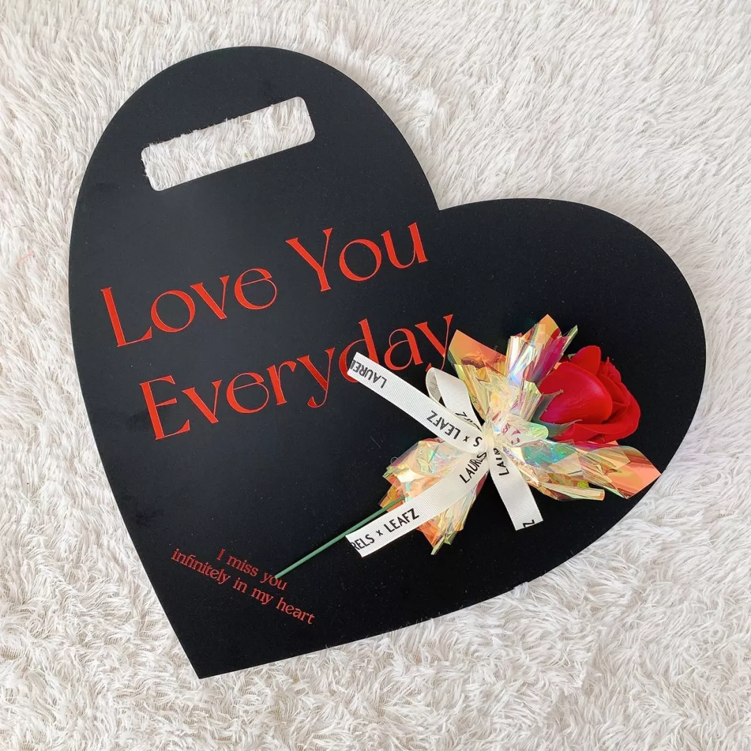 520 Love Black Card Bouquet (Fresh / Soap Flower)