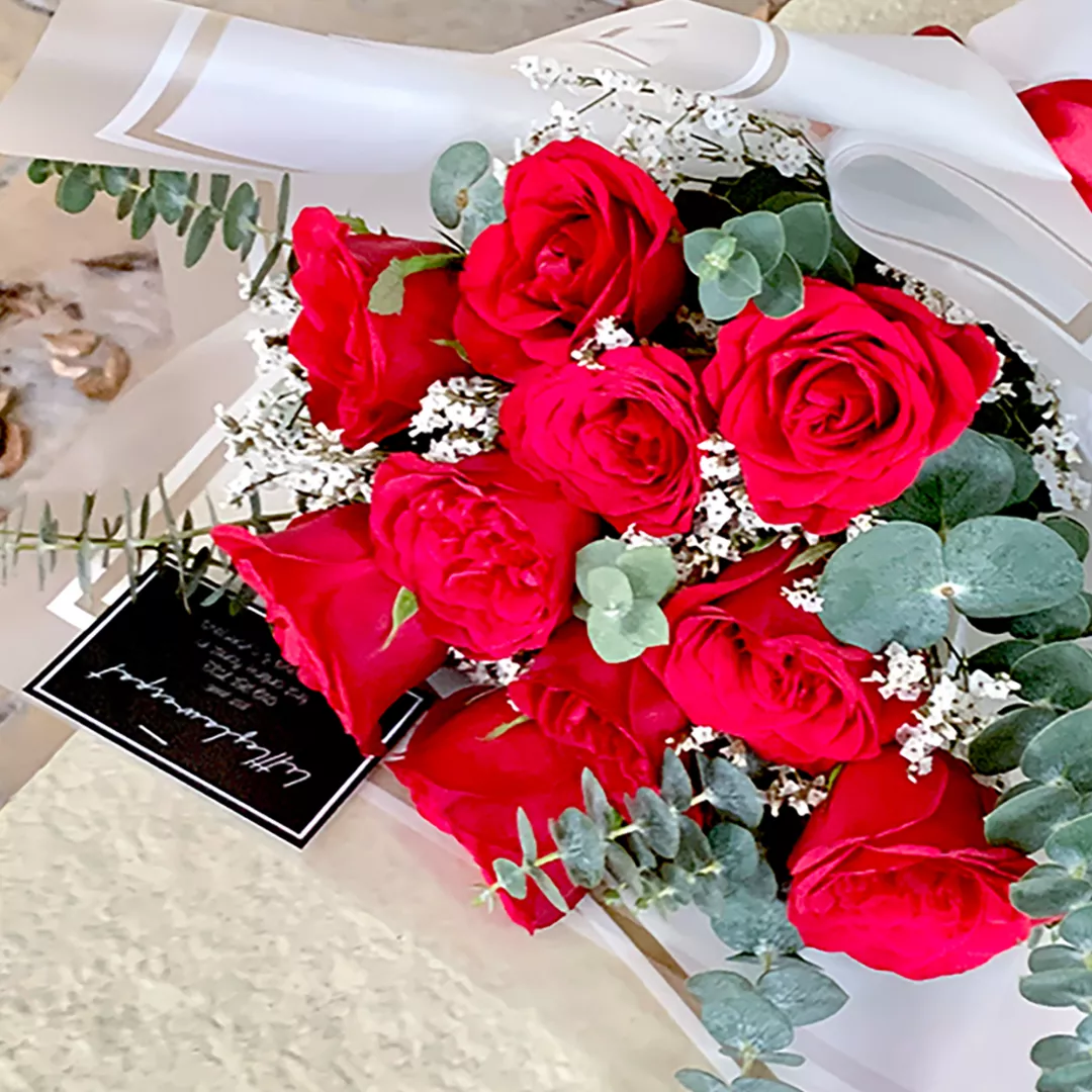 V3 - Red roses with eucaluptus