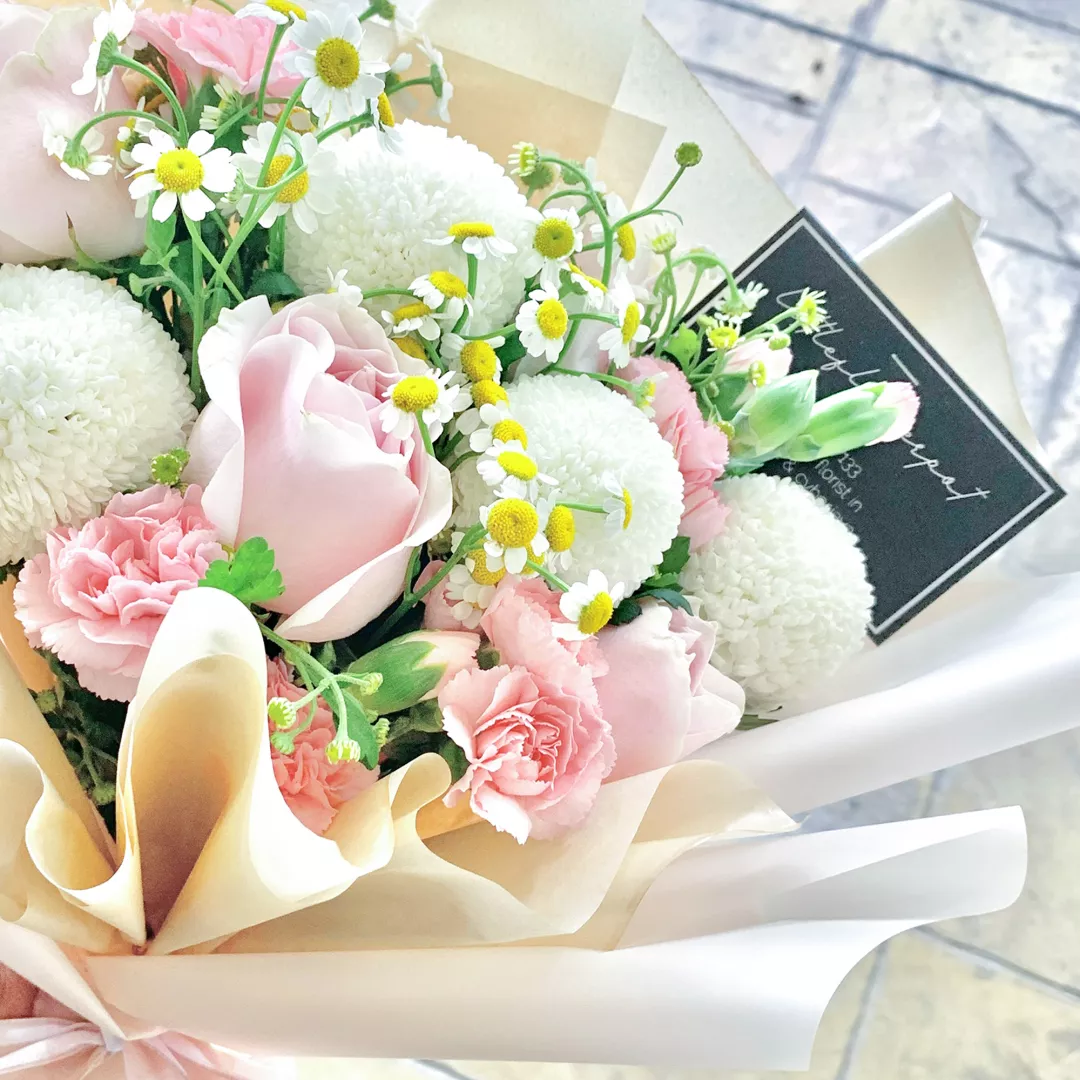 V6 - Pastel mix flower bouquet