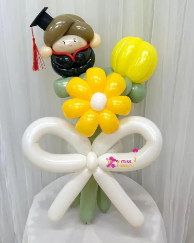 Kinder Graduation Balloon Flower Bouquet