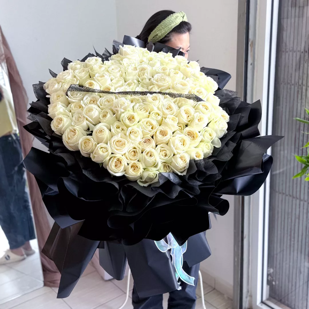 Fresh Flower Bouquet | Pure Noir – 99 White Roses (Pre-Order)