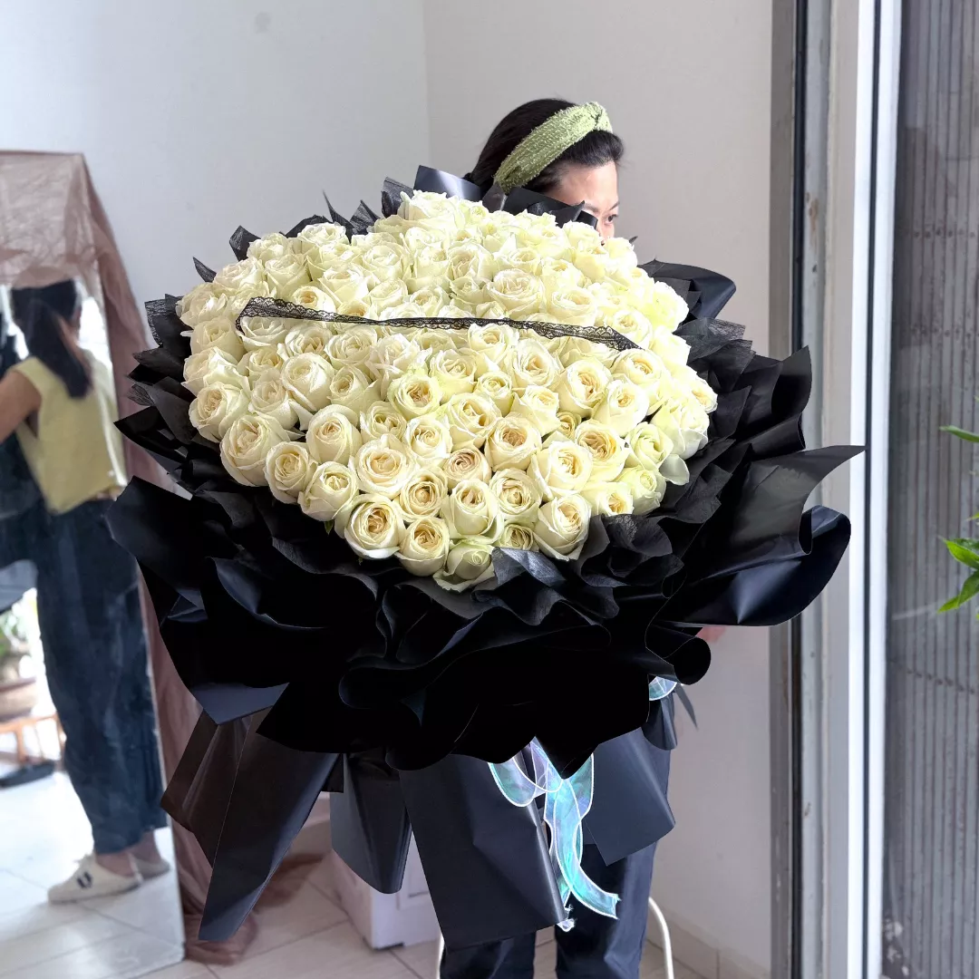 Fresh Flower Bouquet | Pure Noir – 99 White Roses (Pre-Order)