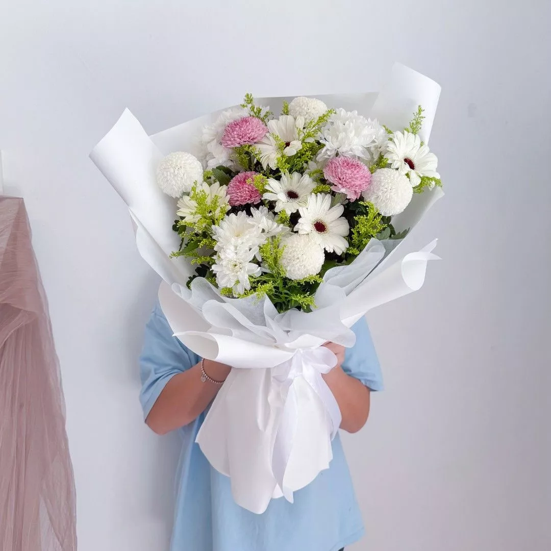 Fresh Flower Bouquet | Grace in White