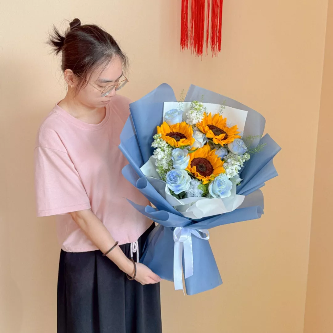 Fresh Flower Bouquet | Dream Lift Sunflower Bouquet (Standard)