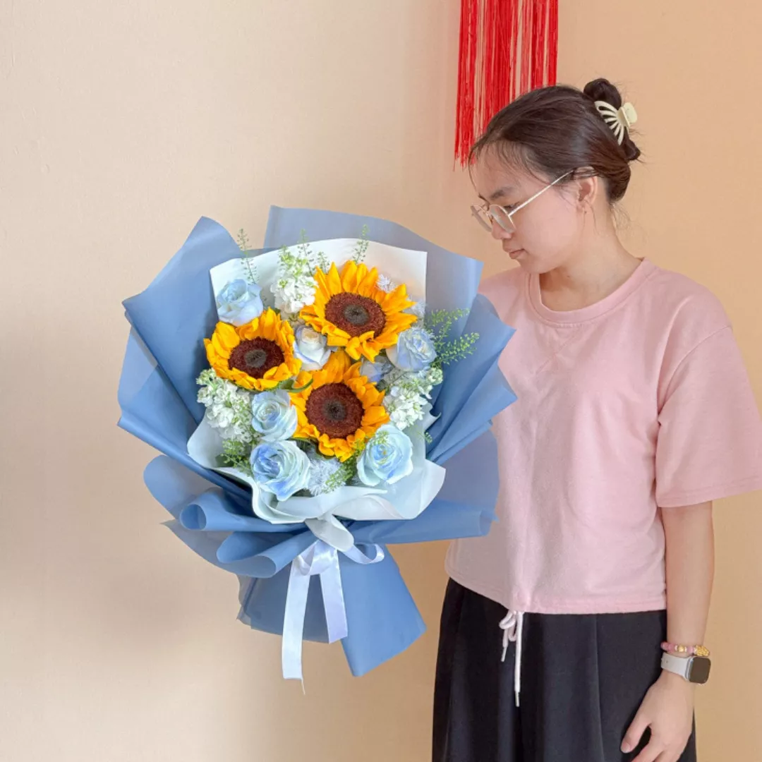 Fresh Flower Bouquet | Dream Lift Sunflower Bouquet (Standard)