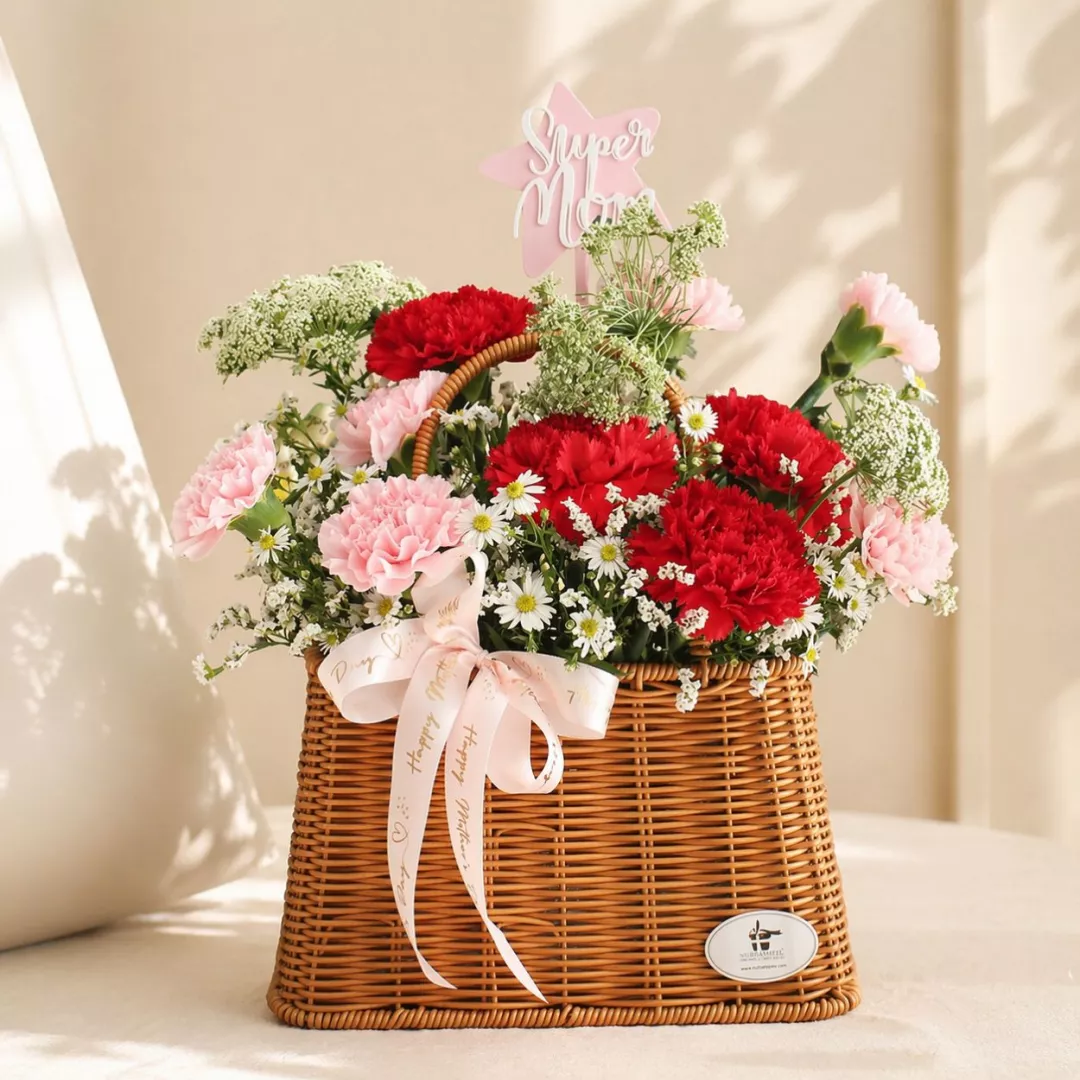 Nurhampers Lunara Carnation Flower Basket