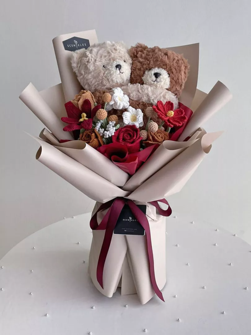 (2026 Valentine’s Day Special) Scentales Bear Hug Crochet Flower Bouquet