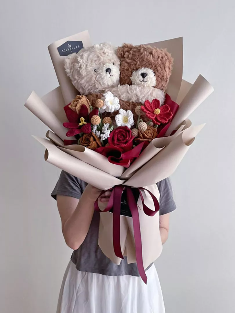 (2026 Valentine’s Day Special) Scentales Bear Hug Crochet Flower Bouquet