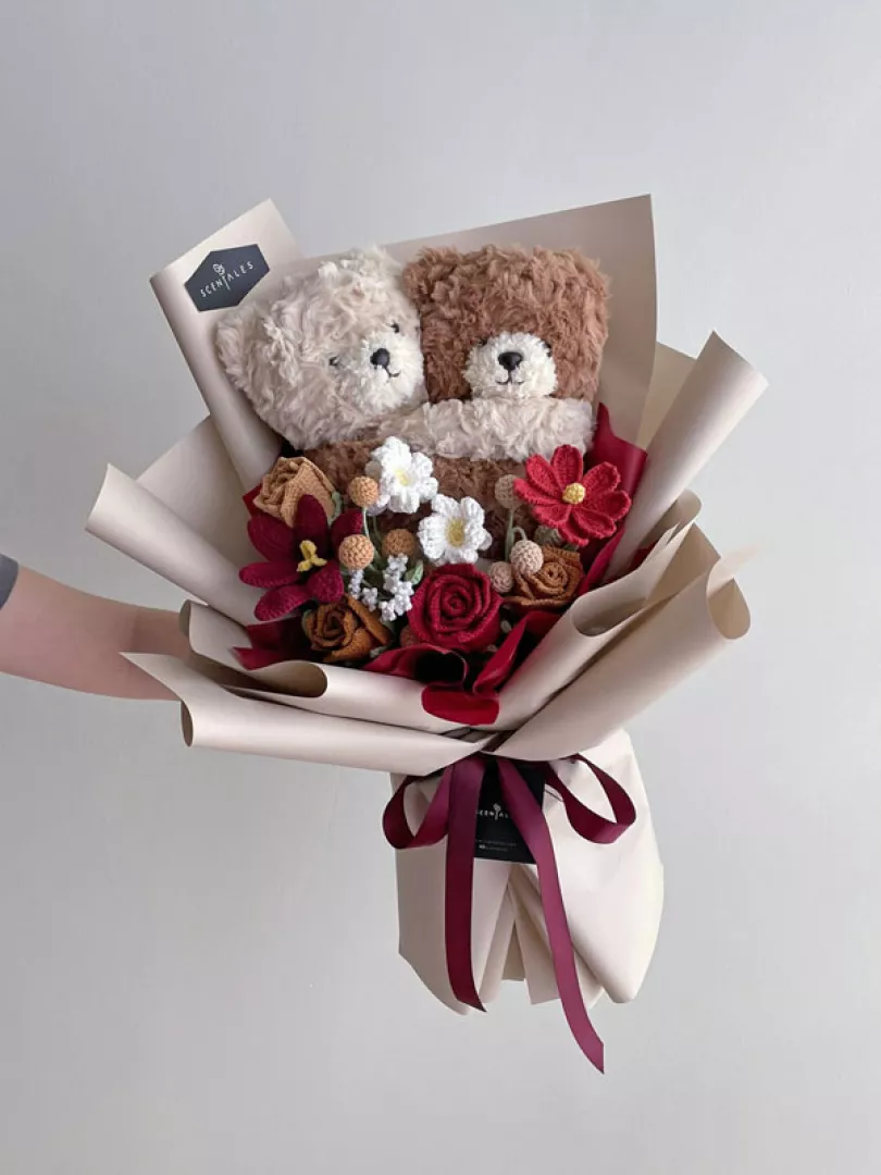 (2026 Valentine’s Day Special) Scentales Bear Hug Crochet Flower Bouquet