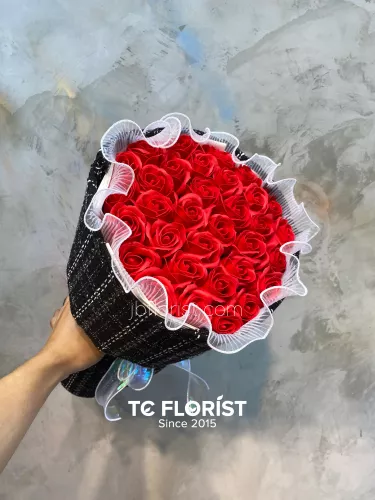 Soap Roses S01 – Lá fhéile Bhealaintín