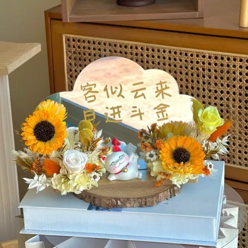 Vera Preserved Flower Fortune Cat Mirror