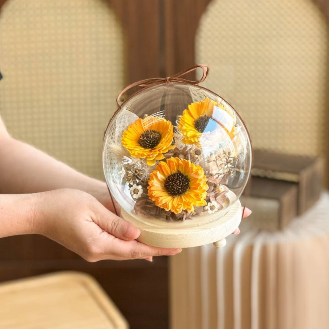 Villy Preserved Flower Globe 