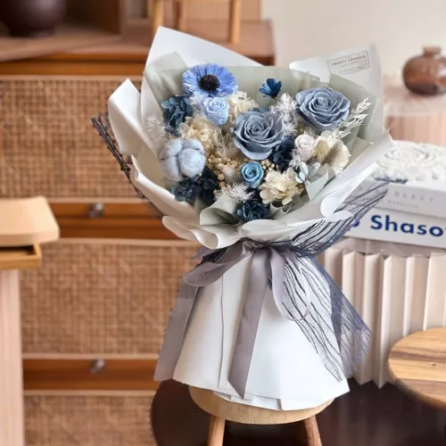 Oliver Preserved Flower Bouquet