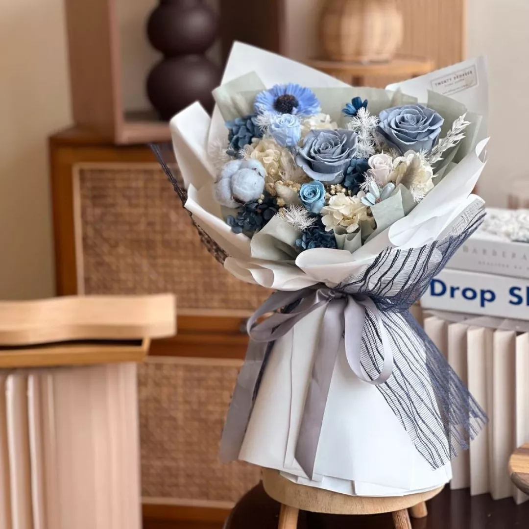 Oliver Preserved Flower Bouquet