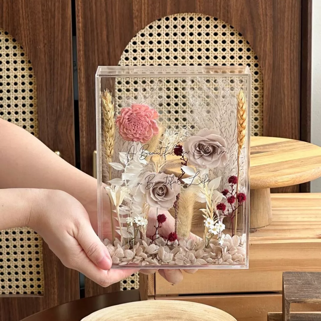Arthur Acrylic Box Frame