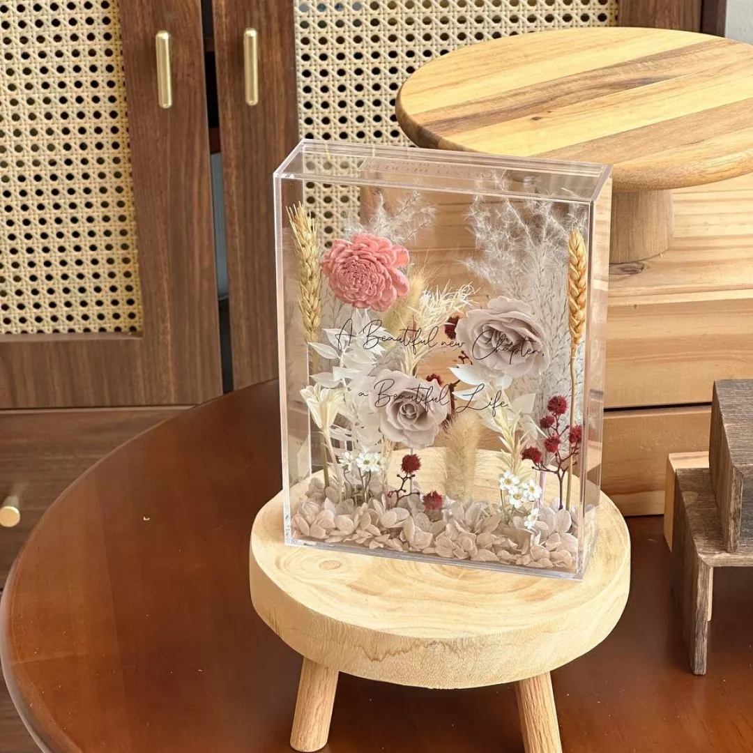 Arthur Acrylic Box Frame