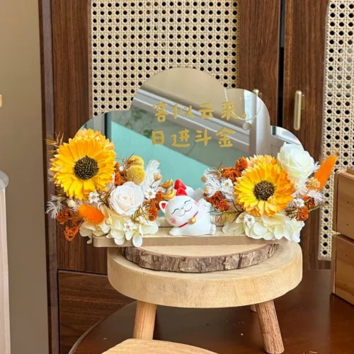 Vera Preserved Flower Fortune Cat Mirror