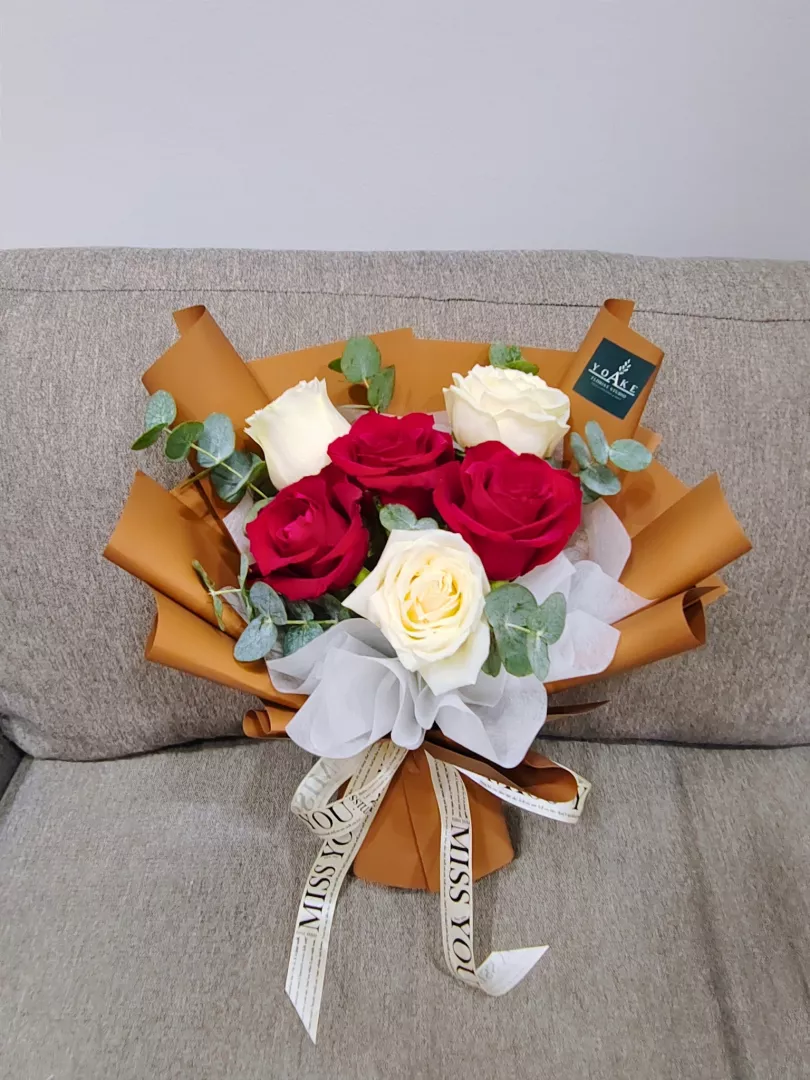 Sweet Lover - Valentine's Day Bouquet (Fresh Flower)