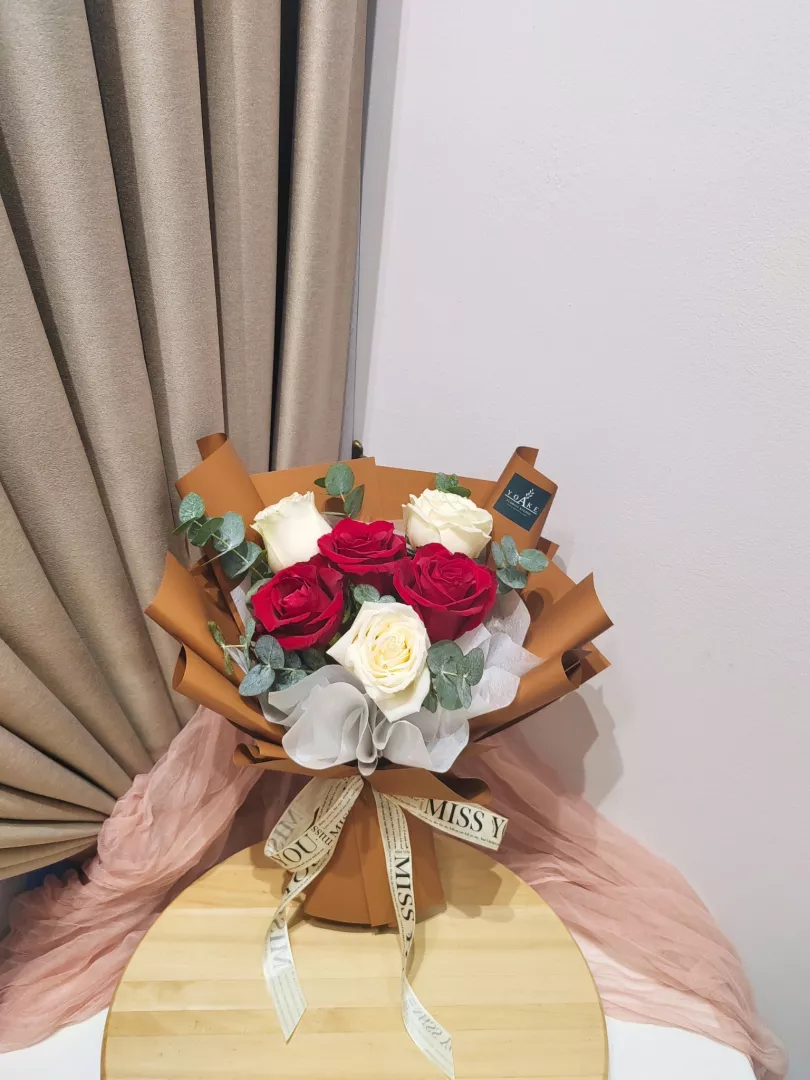 Sweet Lover - Valentine's Day Bouquet (Fresh Flower)